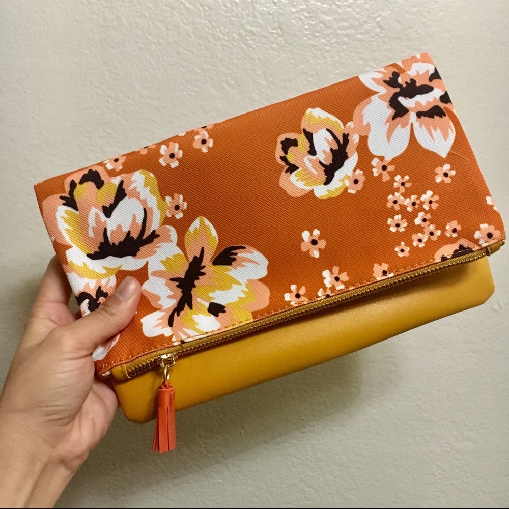 Reversible clutch purse